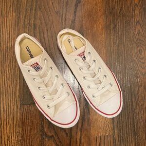 Chuck Taylor All Star Classic in Optical White, Size 3Y (Fits like a Women’s 6)